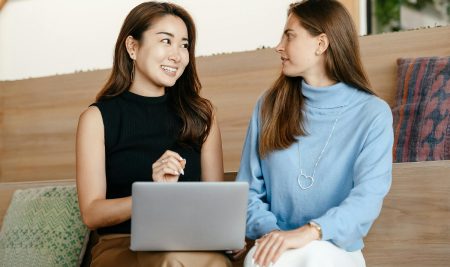 Ti-e rusine sa vorbesti in limbi straine? Iata cum poti ajunge sa comunici fluent in engleza
